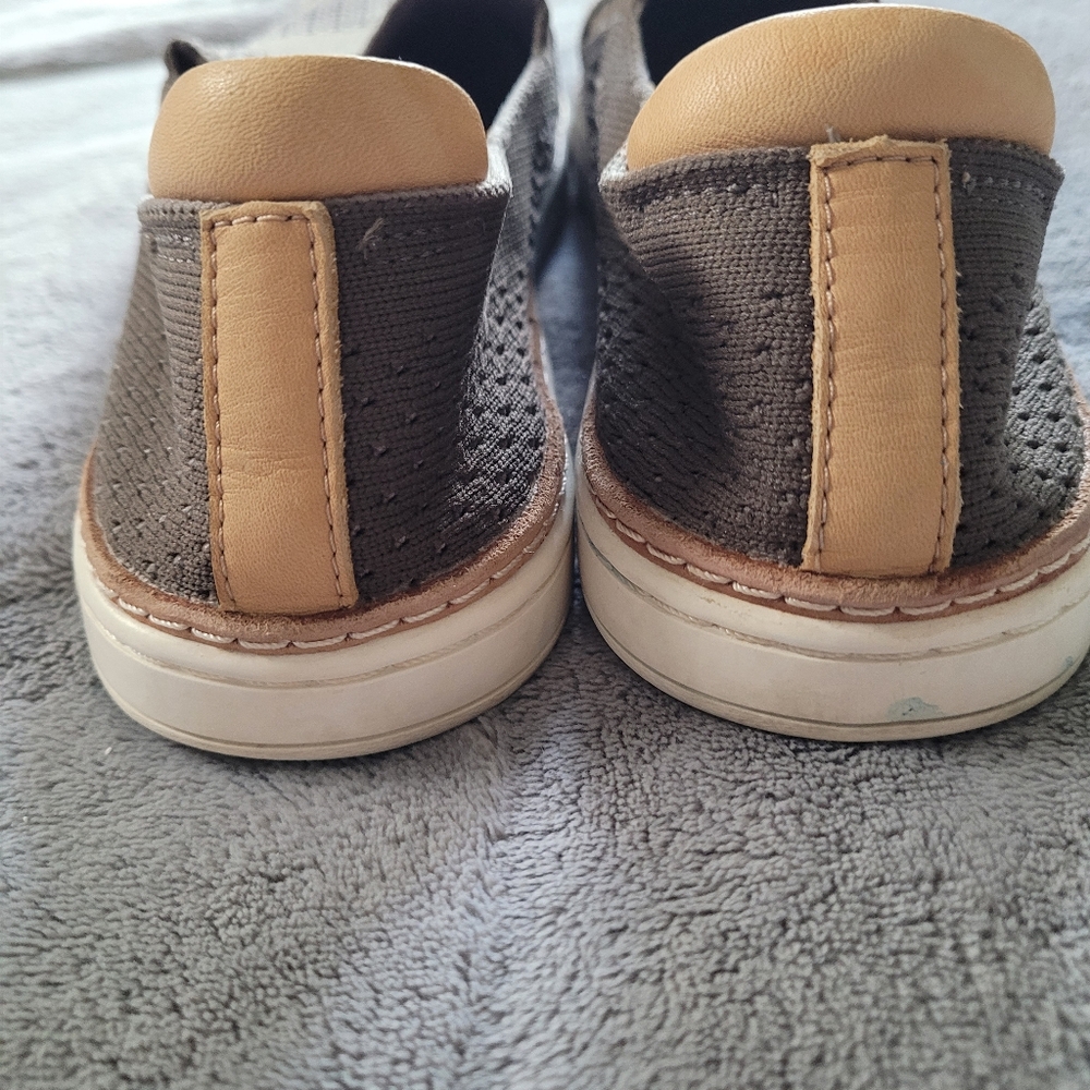 UGG Gray Knit Slip-On Shoes Size 8.5 - Picture 2 of 8